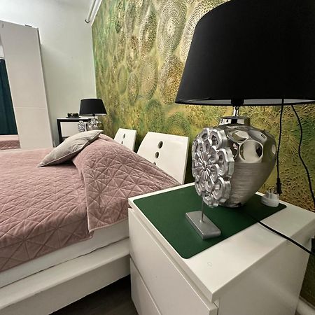 Airport17 B&B Vecses Luaran gambar