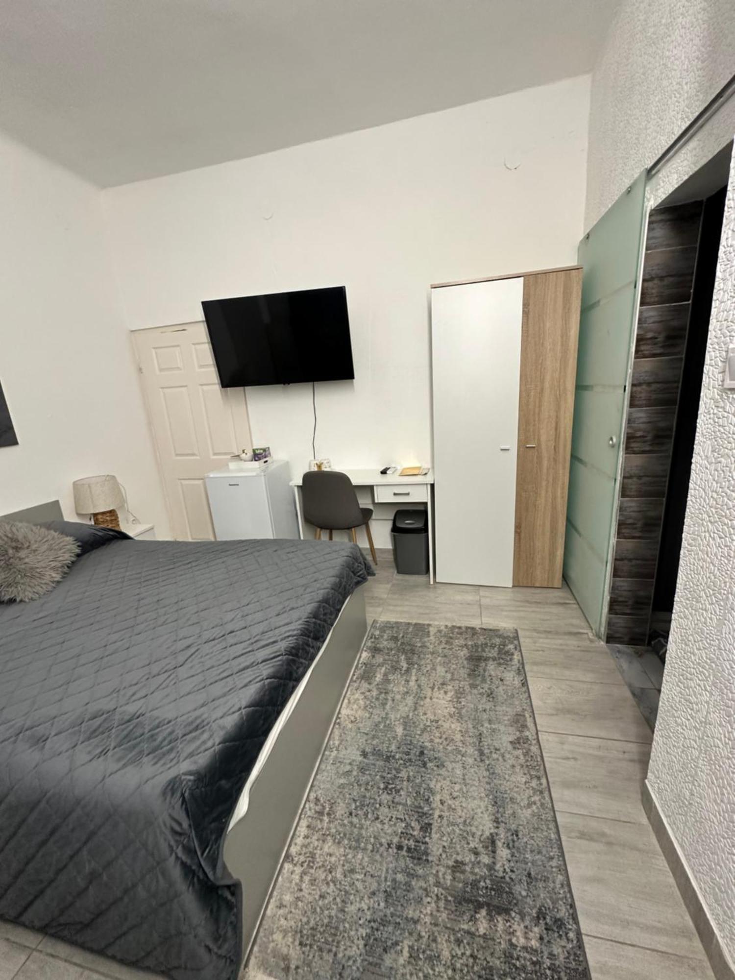 Airport17 B&B Vecses Luaran gambar