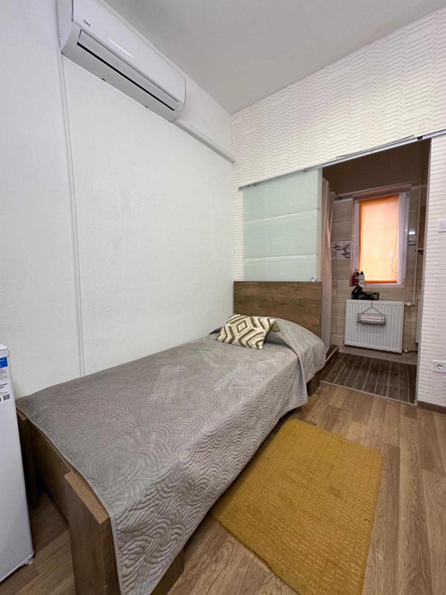 Airport17 B&B Vecses Luaran gambar
