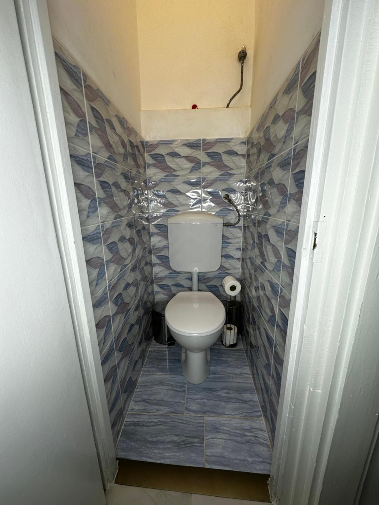 Airport17 B&B Vecses Luaran gambar