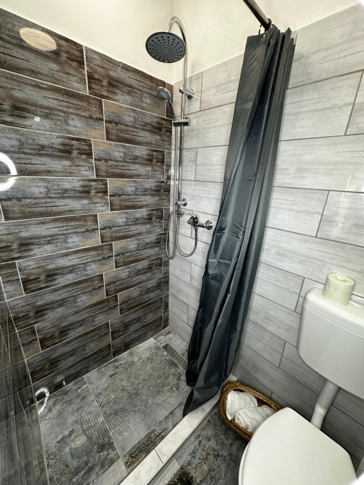 Airport17 B&B Vecses Luaran gambar