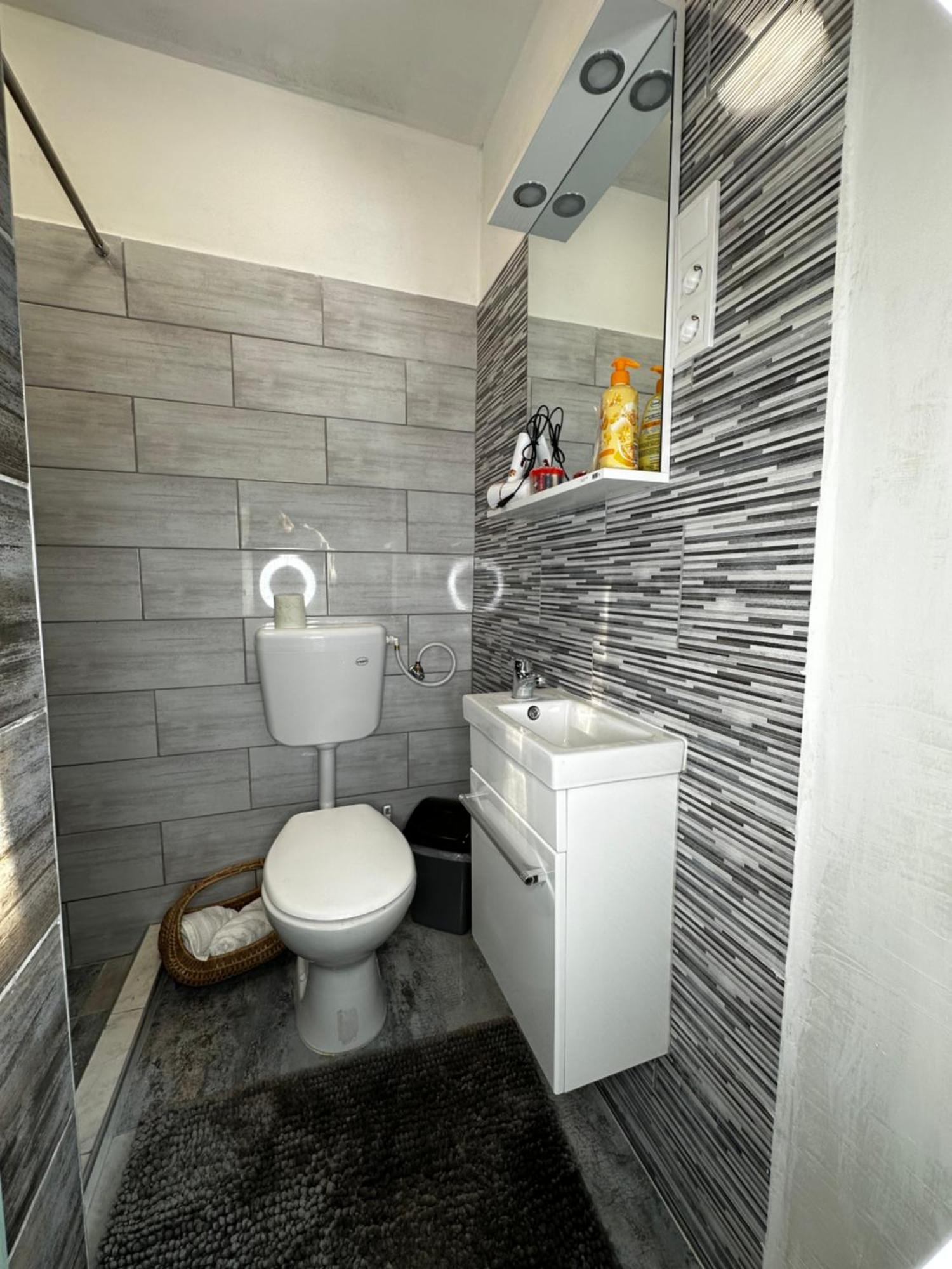 Airport17 B&B Vecses Luaran gambar