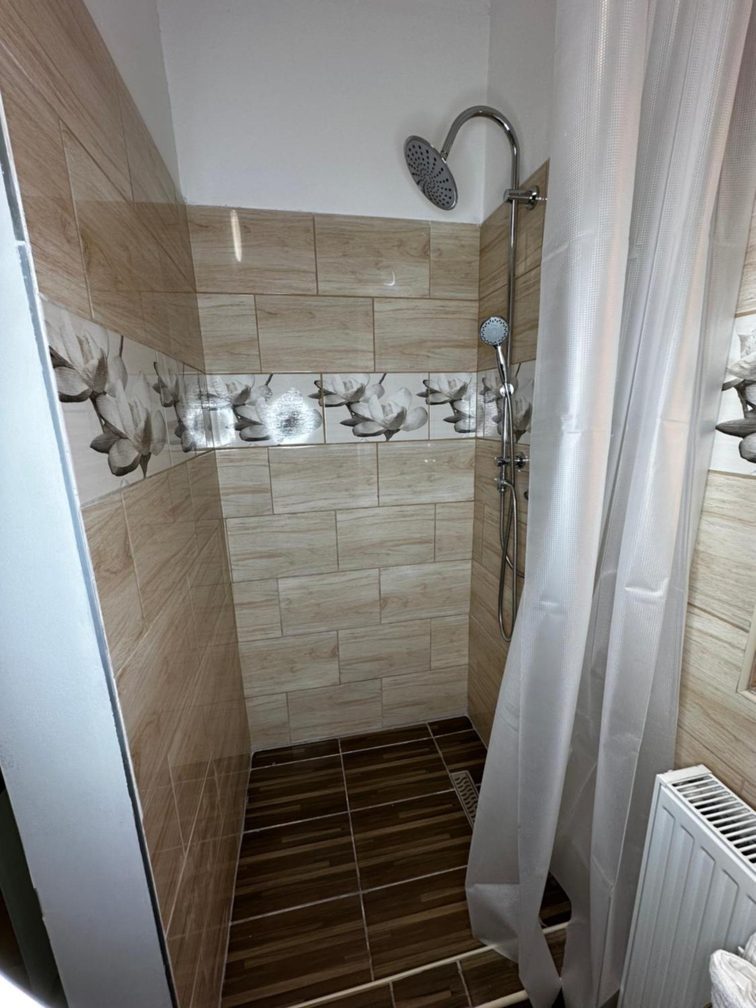 Airport17 B&B Vecses Luaran gambar